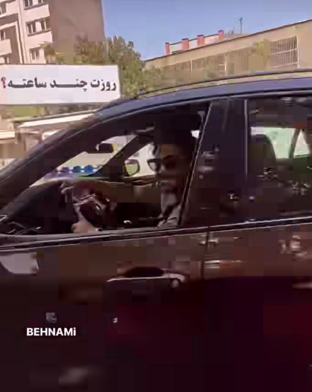 ماشین لاکچری محمدرضا گلزار در تهران