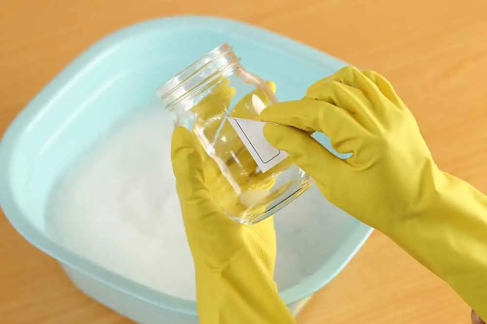 4 روش کاربردی برای پاک کردن برچسب ظرف های پلاستیکی